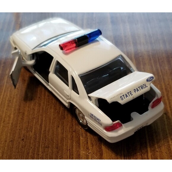 Nebraska State Patrol Road Champs die cast police car 1:43 scale - Picture 5 of 12
